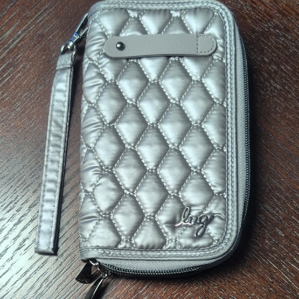 Gently Used Lug Tram Wristlet In Metallic PearlLug Silver Quilted Phone Wristlet